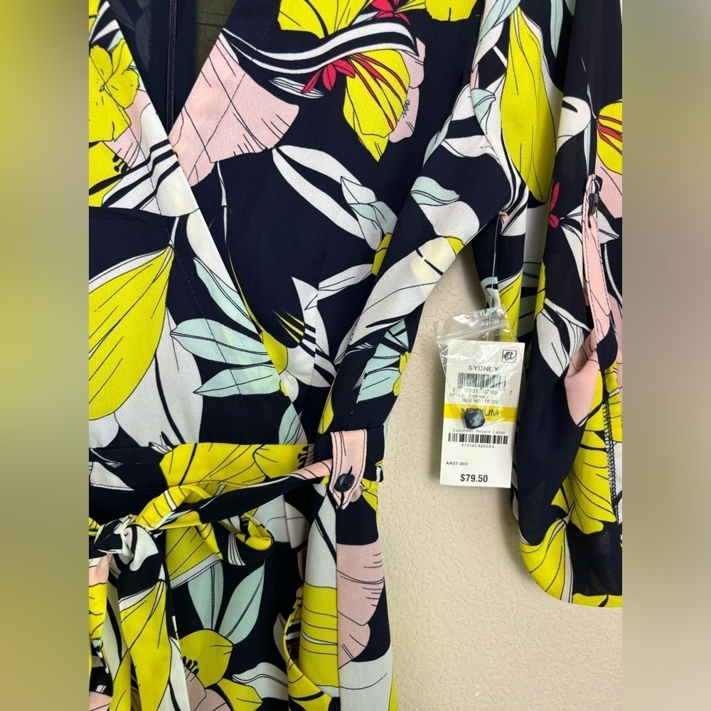 NWT Madison Jules Sydney Navy Blue Surplice Faux Wrap Tie Waist Floral Romper M - Picture 6 of 10